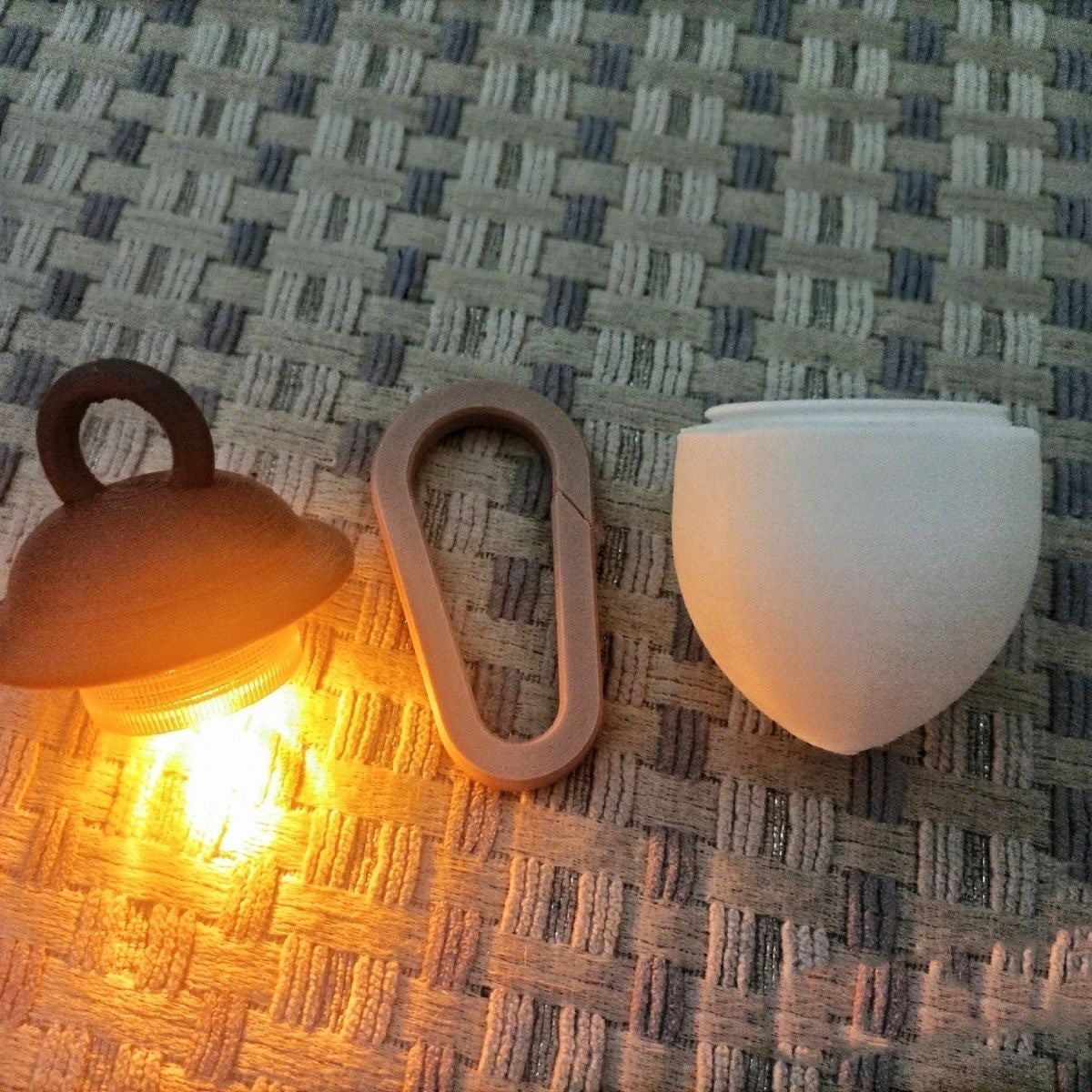“Yahaha” Acorn Glow Lantern – Adventure-Inspired Backpack Charm Light