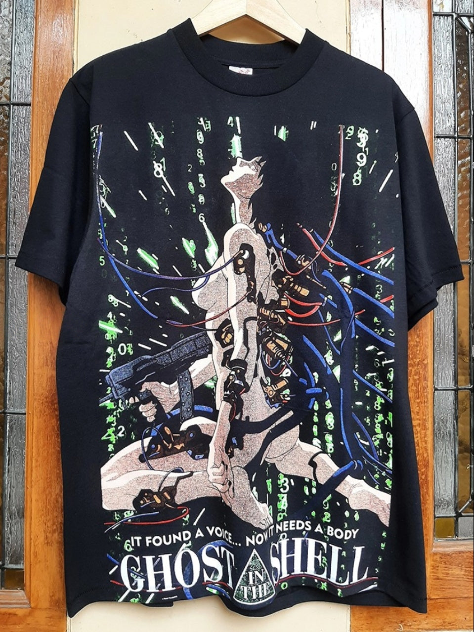 T-shirt graphique animé Lain