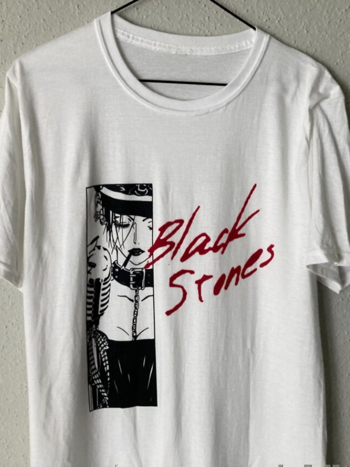T-shirt graphique animé Lain