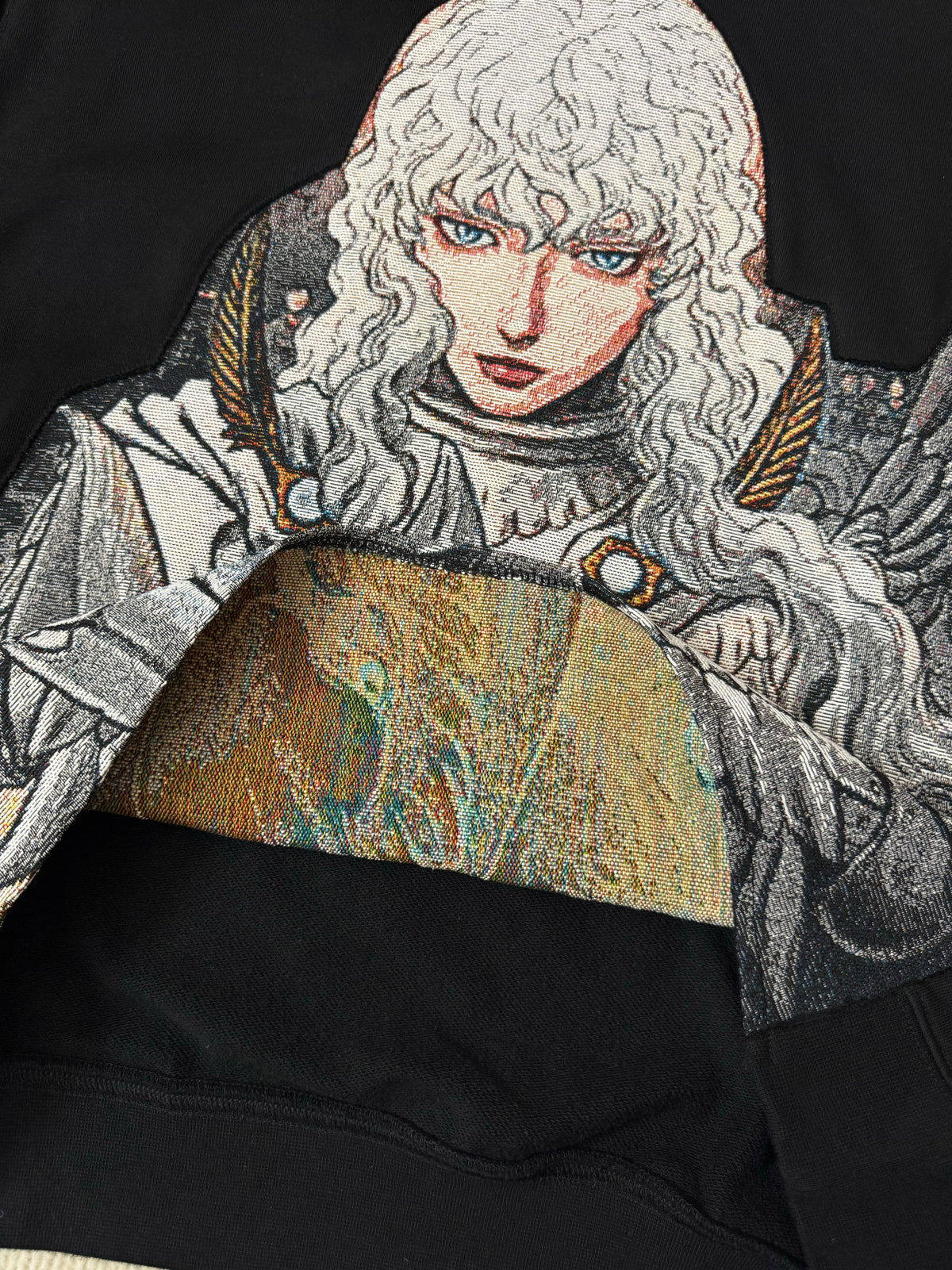 Berserk Griffith -brodeerattu huppari